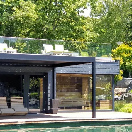 Resort Vízparti üdülő *